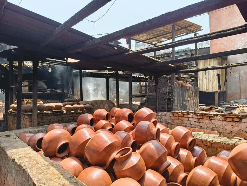 "Private Mumbai Dharavi Slum Tour" - Leather manufacturing process: learning how industry fits the neighborhood
