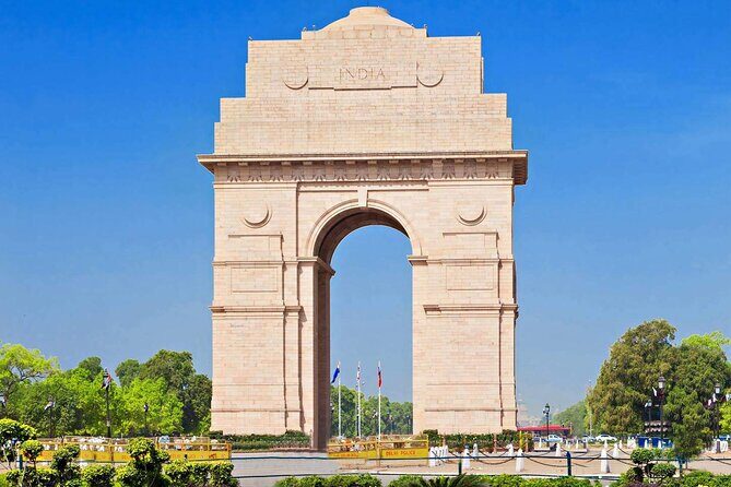 Private Old and New Delhi Full-Day Tour with Akshardham Temple - Qutub Minar: UNESCO brickwork and a strong ending