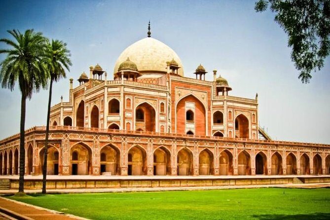 Private Old and New Delhi Full-Day Tour with Akshardham Temple - Chandni Chowk by cycle rickshaw: street life, but with a guide to steer