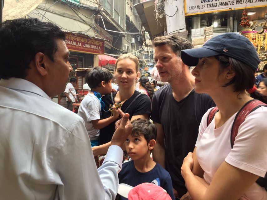 Private Old & New Delhi Tour with Monument Ticket and Lunch - Jama Masjid and Old Delhi Lanes: The City at Eye Level