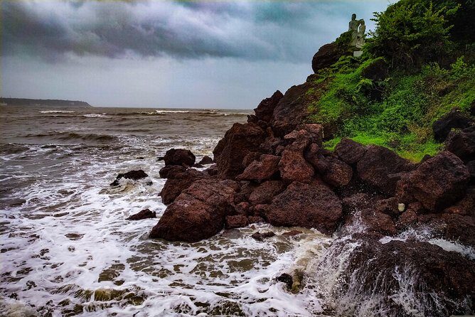 Private Portuguese Heritage Tour: Se Cathedral, Basilica of Bom Jesus and Dona Paula Beach in Goa - Stop 2: Se Cathedral of Santa Catarina and the Saint Stories