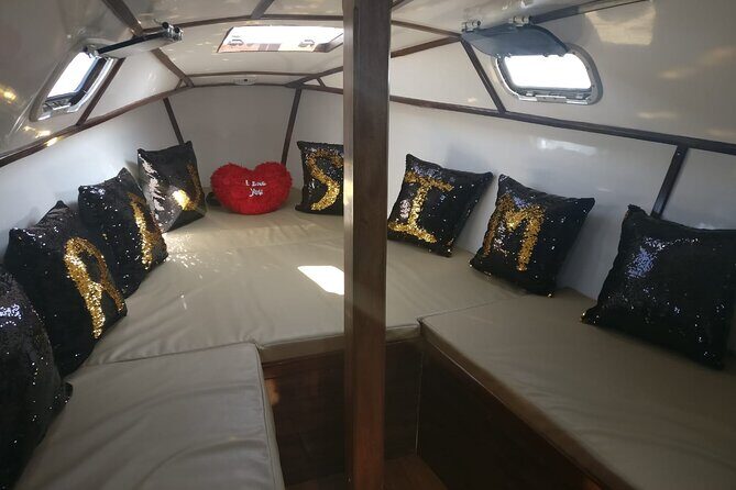 Private Sea Sailing at Gateway of India - Music, Water, and the Little Choices You Can Control