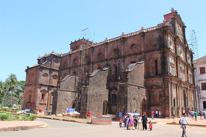 Private South Goa City Tour with Spice Plantation and Lunch from North Goa Hotel - Se Cathedral: Portuguese-Manueline Style and a Dress Code Reminder
