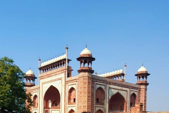 Private Sunrise Tour To Taj Mahal From Delhi By Car - What the Guide Adds Inside the Grounds