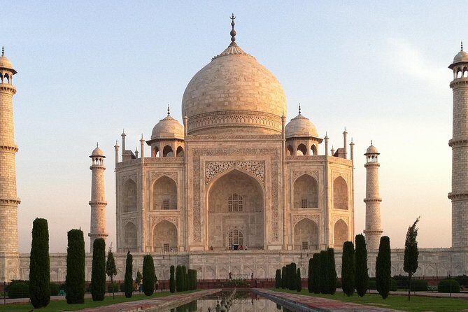 Private Taj Mahal & Agra Fort Tour from Delhi by Car - The guide experience: English explanations and real-name examples