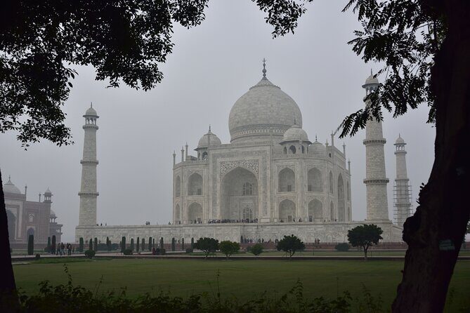 Private Taj Mahal and Mathura tour from Delhi to by car - Vrindavan: a short stop with Krishna’s youthful energy