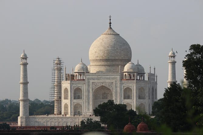 Private Taj Mahal And Monuments Tour From Jaipur By Car - Local guide help: where it saves time (and avoids headaches)