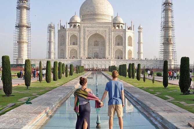 Private Taj Mahal city tour - Lunch at Bon Barbecue and the Sadar Bazaar Stop