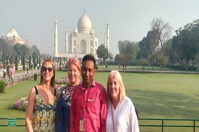 Private Taj Mahal Day Tour from Delhi by Car - All Inclusive - Lunch at a 5-star hotel: a calm break after the Taj