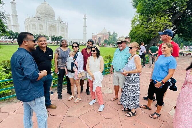 Private Taj Mahal Same Day Tour from Delhi by Car - Lunch, water bottles, and the rhythm of a 12-hour day
