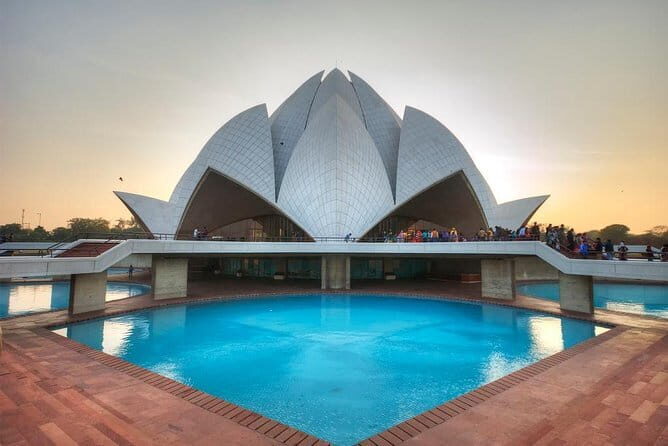 Private Tour: Delhi Photography Tour - New Delhi Stop: Switching from Market Chaos to City Rhythm
