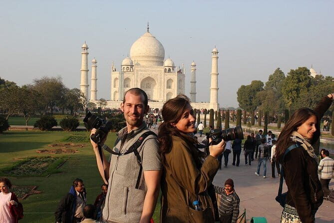 Private Tour Guide For Taj Mahal - Photography rules and dress decorum near the mosque