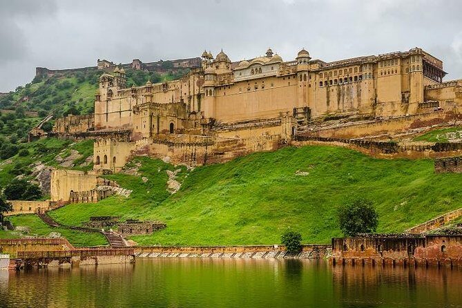 Private Tour: Jaipur Sightseeing with Monument Entrance Fees - Hawa Mahal: Windows for Royal Views and Everyday Drama
