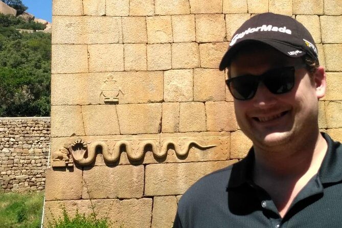 Private tour of Chitradurga fort from Bangalore in car with guide and lunch - Climbing to the top: mosque, reservoirs, and 18 temples