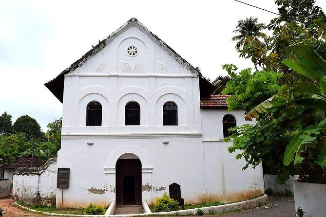 Private Tour of Jewish Synagogues in Cochin - Stop 2 in Chendamangalam: ornate altar, painted ceiling, carved balconies