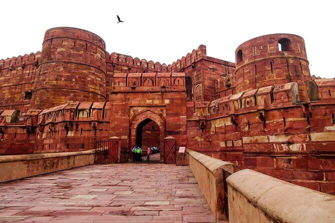 Private Tour to Taj Mahal and Agra From Delhi by Car - Agra Fort in one hour: what you can actually cover