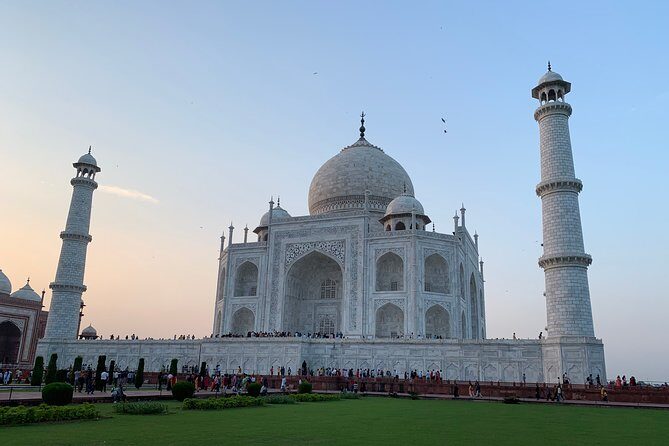 Private Transfer From Jaipur to Agra including Fatehpur Sikri - Pickup and car details: what you can count on