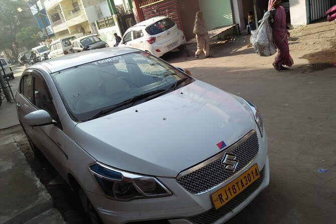 Private Transfer From Jodhpur To Jaipur - On the road in an air-conditioned vehicle: what you’re really buying