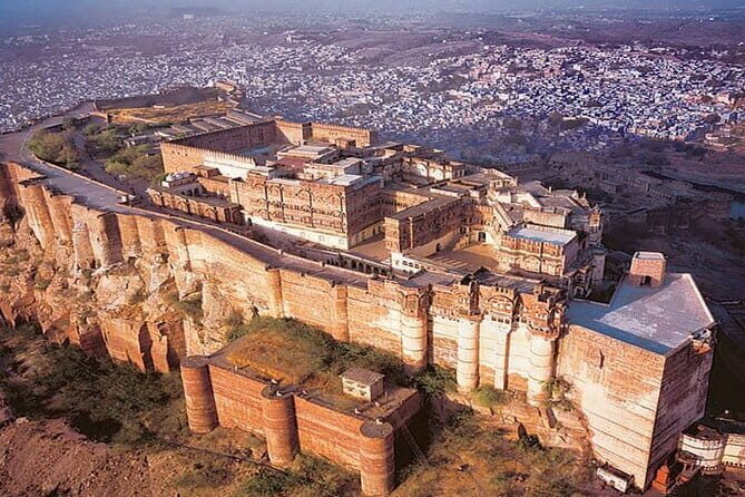 Private Transfer from Jodhpur to Udaipur - When Extra Stops Cost Money: Kumbal Garh Fort