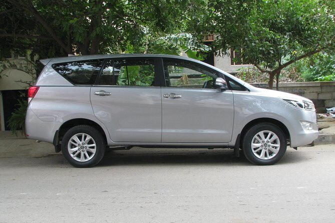 Private Transfer from New Delhi To Taj mahal Agra - The Expressway Drive: Comfort for the 3–5 Hour Reality