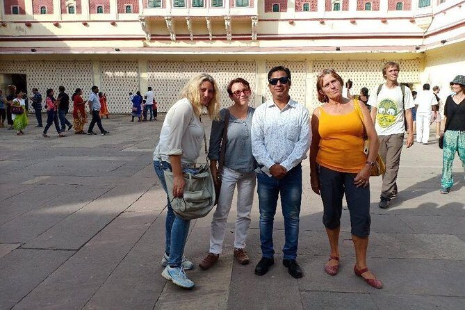 Private Tuk-Tuk Tour of Jaipur with Guide - Hawa Mahal: the Palace of Breeze in practice