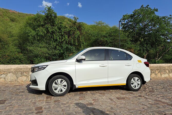 Private Udaipur Arrival Transfer - Airport to Hotel/Accommodation - The Drive: Air-Conditioned Comfort and an English-Friendly Driver
