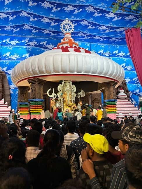 Pune: Sacred Sites Half Day Tour with Snacks (AC Car Tour) - Dagdusheth Halwai Ganpati Mandir: big devotion, big footfall