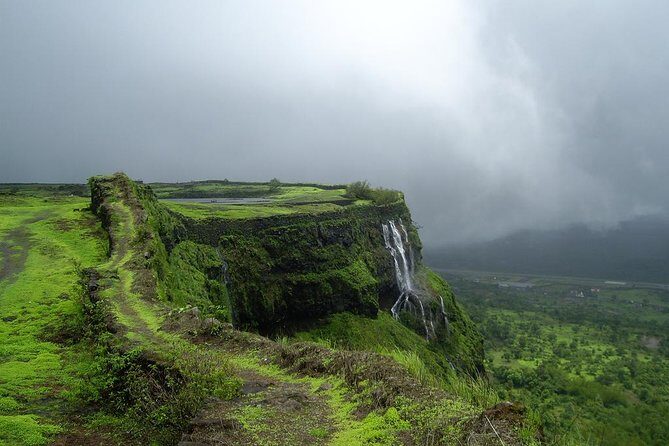 Pune to Lonavala Monsoon Drive in Private Vehicle - Shree Narayani Dham Temple: A Quiet 30-Minute Reset