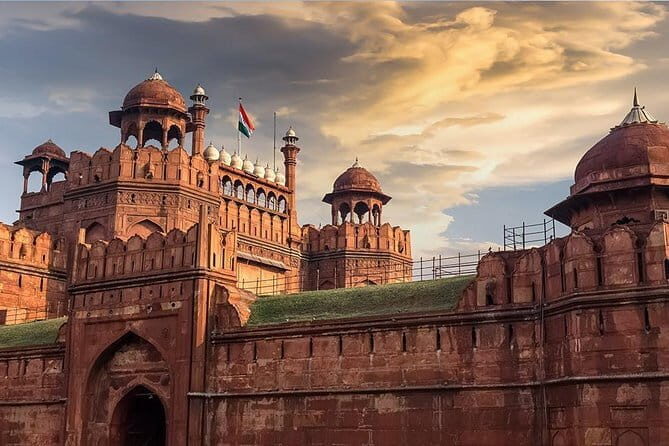 Red Fort Fast Track Entry Ticket in Delhi 2 hours Tour - Entering Red Fort: Lahore Gate and First Impressions