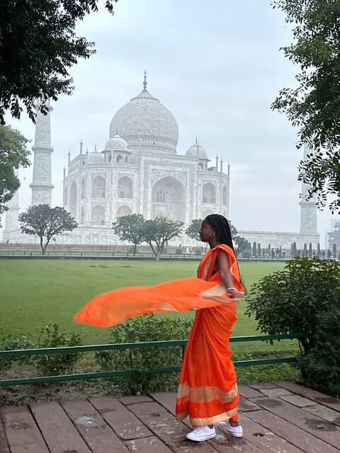 Rent a sari or kurta pajama for Taj Mahal visit & picture - Choosing your sari or kurta pajama without second-guessing