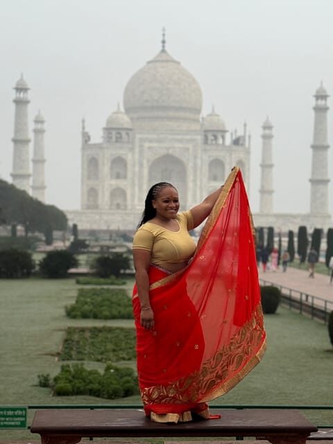 Rent a sari or kurta pajama for Taj Mahal visit & picture - Price and value: why $13 can make sense here