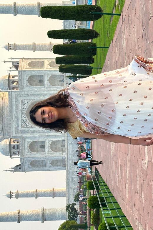 Rent a sari or kurta pajama for Taj Mahal visit & picture - How the 4-hour Agra timing really works