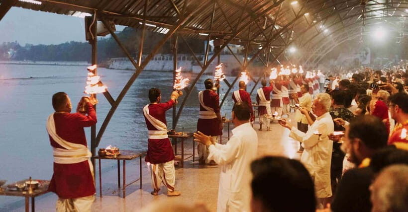 Rishikesh Spiritual Evening Tour with Sacred Ganga Aarti - Geeta Bhawan: spirituality with a teaching feel