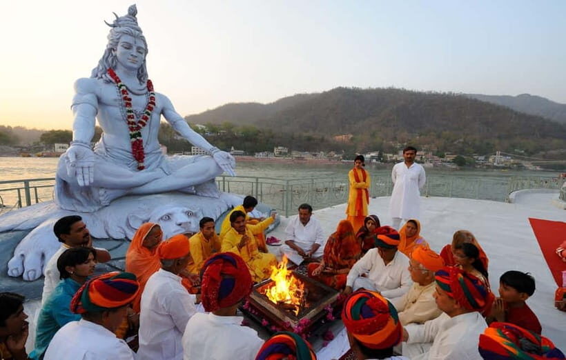 Rishikesh: Walking Tour of Ashrams and Ghats - Shatrughana Temple Ghat: your calm starting line on the Ganges