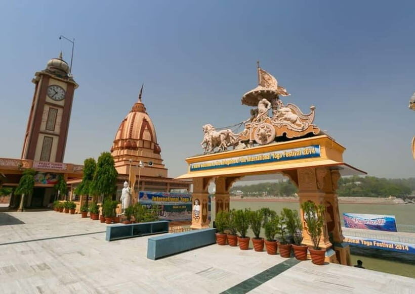 Rishikesh: Walking Tour of Ashrams and Ghats - Practical tips: modest dressing, cameras, and what to carry