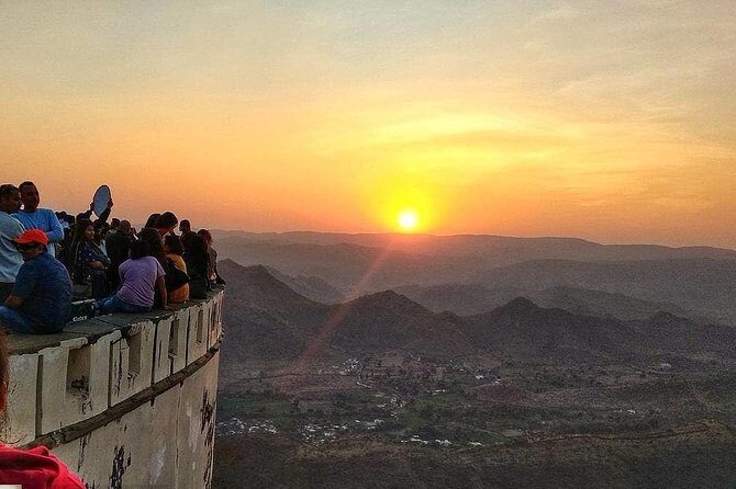 Round Trip Transfers to Sajjangarh Monsoon Palace with tickets - Sajjangarh Monsoon Palace Visit Flow: How Your ~3 Hours Works