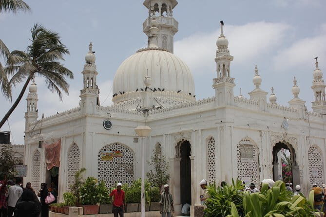 Sacred sites Mumbai tour: Hinduism, Christianity, Judaism & more - A fast route through Mumbai’s faith communities