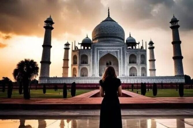 Same Day Agra From Delhi By AC Car - Your first stop: Gurugram (Gurgaon) pickup and the road to Agra