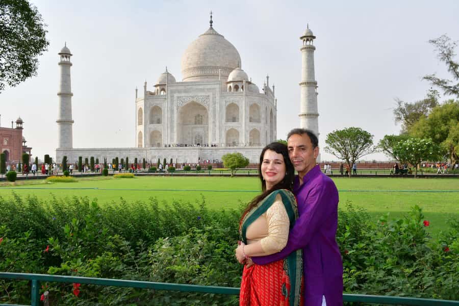 Same Day Agra/Taj Mahal Tour from Delhi – All Inclusive - Lunch at a 5-star hotel: a sanity break you should choose wisely