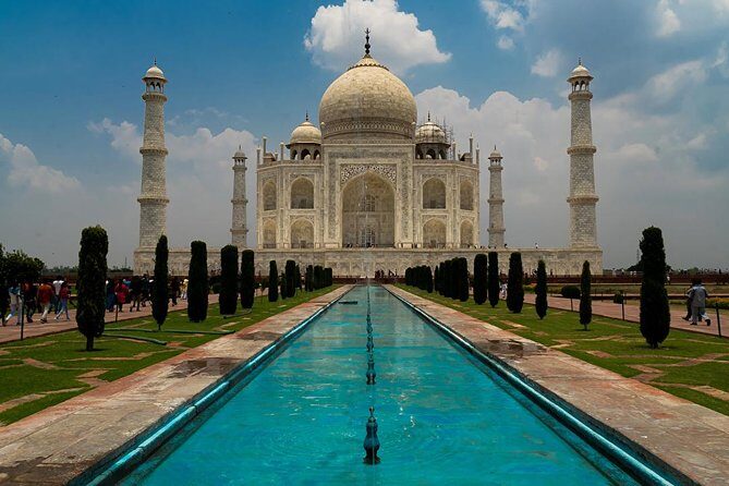 Same Day Agra Tour With Taj Mahal from Bangalore By Return Flights - Delhi to Agra by expressway car: what to expect on the ride
