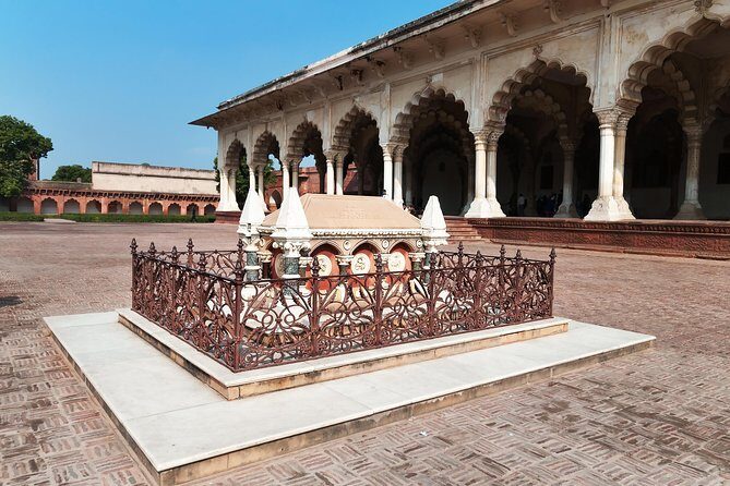 Same Day Taj Mahal, Agra Fort & Baby Taj Tour from Jaipur by Car - Car Comfort, Group Size, and Door-to-Door Planning