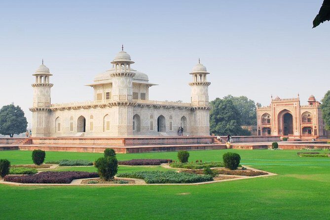 Same Day Taj Mahal & Agra Fort Tour with Skip The Line Tickets - Guide Quality: What to Expect From the Human Side