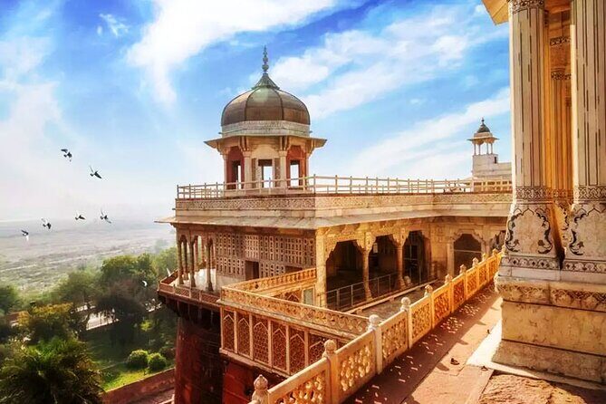 Same Day Taj Mahal Tour By Train - Finding Your People Fast: Pickup and Name-Placard Meetings