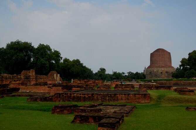 Serene and beautiful Sarnath Private Half Day Tour - Stop 1: Mool Gandh Kuti Vihara temple murals and relic context