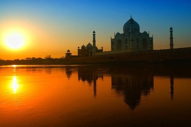 Skip The Line Private Taj Mahal & Agra Fort Day Tour By Car - The Guide Factor: How Crowds Get Managed