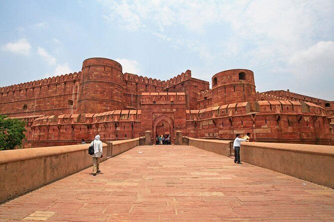 Skip The Line Taj Mahal and Agra fort Tour - Guides who set the tone: what to expect in the real experience