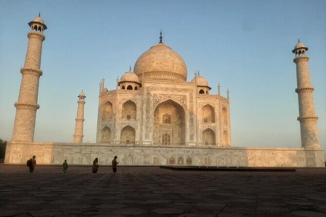 "Skip-the-Line Taj Mahal Tour With Guide" - Meet Your Guide: English Skills and Photo-Spot Smarts
