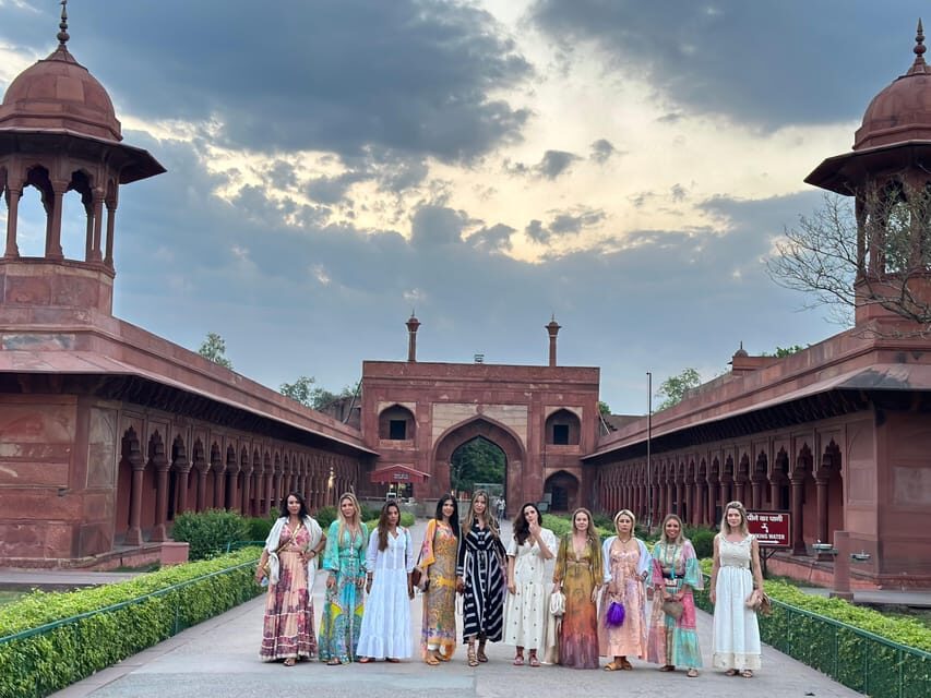 skip the line taj mahal tour with private tour guide - Optional Sari Rental and Professional Photographer Help