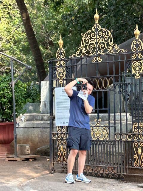 South Bombay Live Walking Tour - Less-Obvious Corners: Temples and Secret-Feeling Courtyards