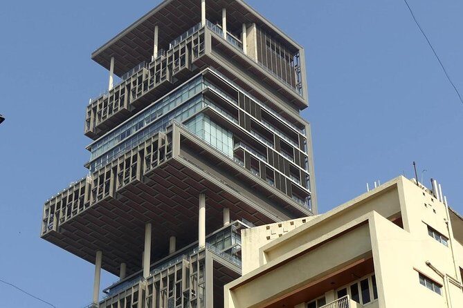 South Mumbai City with Dharavi Slum Tour in Private Vehicle - Colaba Causeway: Shopping and Snacks Between Sights
